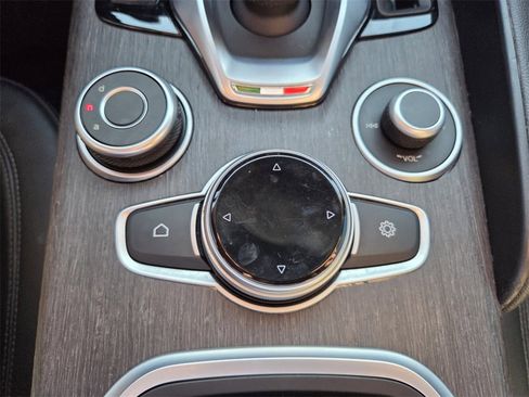 Used 2022 Alfa Romeo Giulia Ti image 28