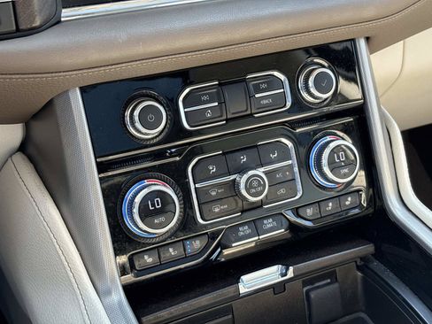 Used 2023 GMC Yukon Denali AWD/4WD image 26