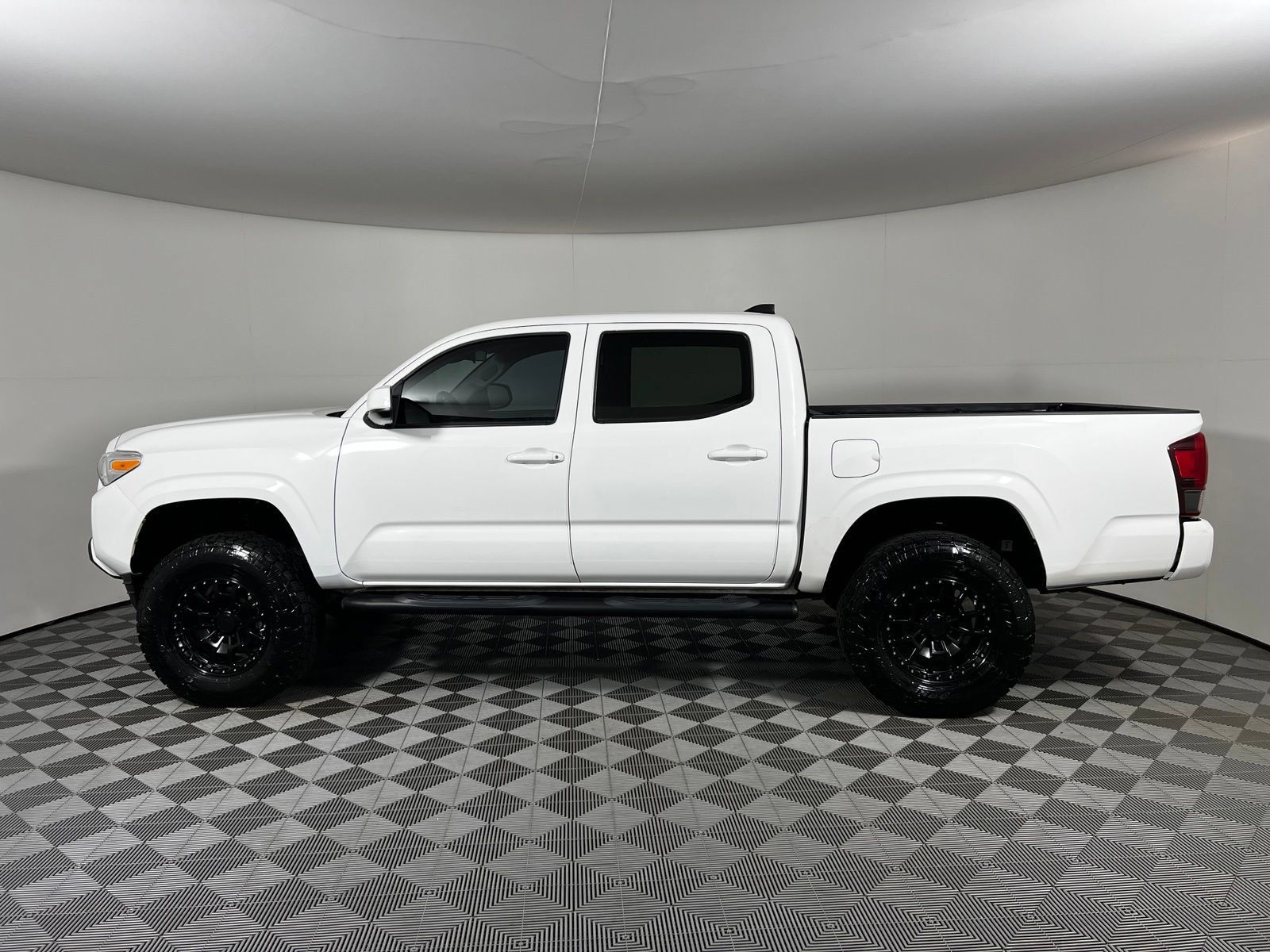 Used 2022 Toyota Tacoma SR AWD/4WD image 8