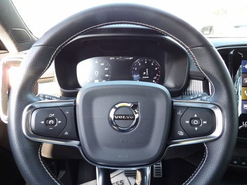 Used 2021 Volvo XC40 T5 R-Design w/ Protection Package Premier image 15