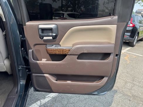 Used 2018 Chevrolet Silverado 1500 LT w/ LT Fleet Convenience Package AWD/4WD image 17