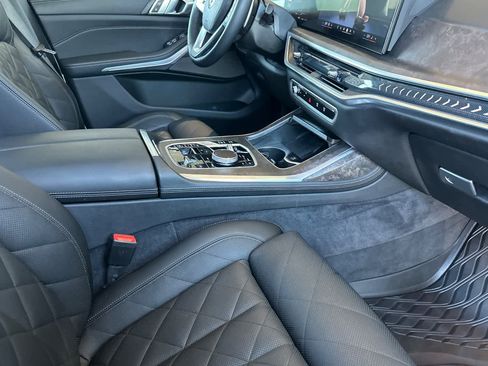 Used 2024 BMW X7 xDrive40i AWD/4WD image 17