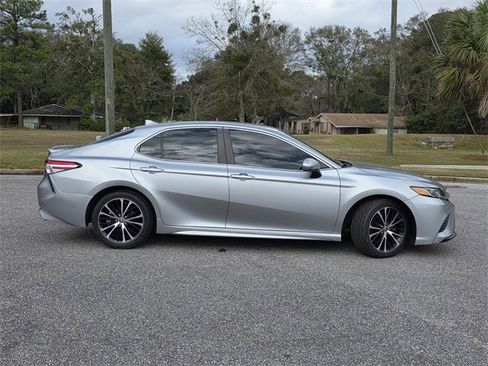 Used 2020 Toyota Camry SE image 29