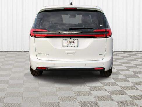 New 2026 Chrysler Pacifica Select image 35