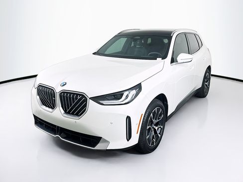 Used 2025 BMW X3 xDrive30i w/ Premium Package AWD/4WD image 3