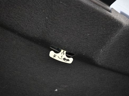 Used 2021 Toyota Corolla LE image 32