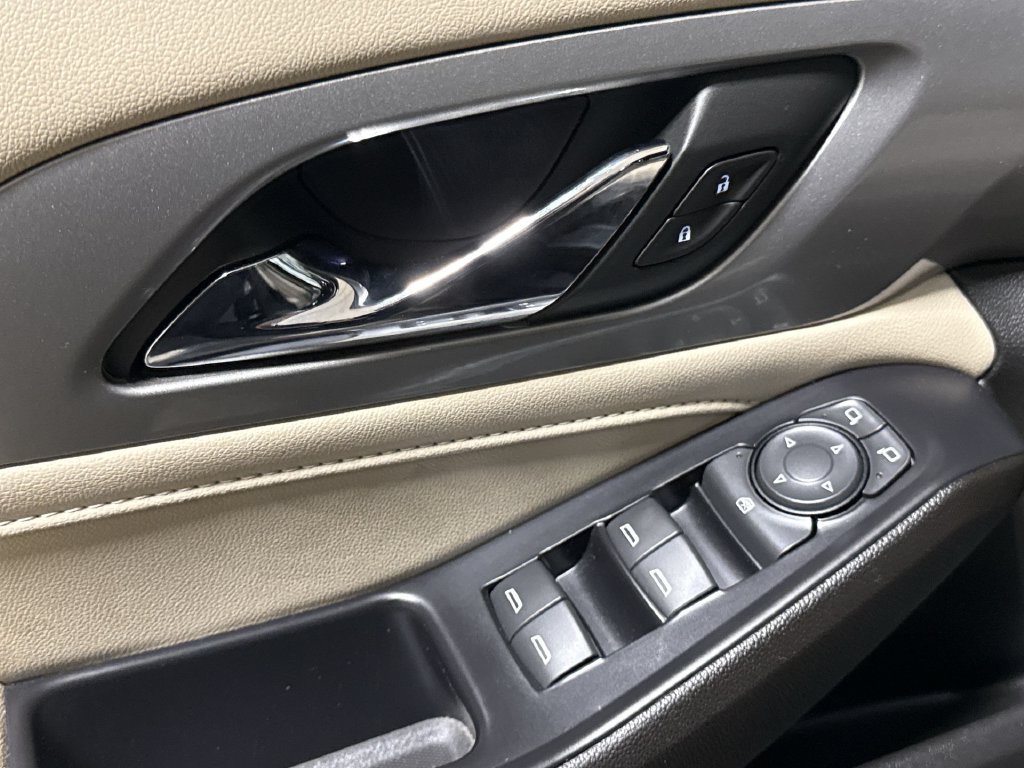 Used 2022 Chevrolet Traverse LS FWD image 20