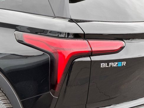 New 2025 Chevrolet Blazer EV LT image 26