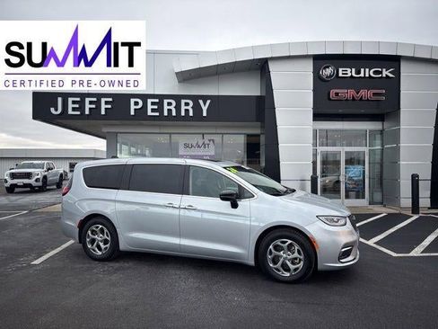 Used 2024 Chrysler Pacifica Limited image 1