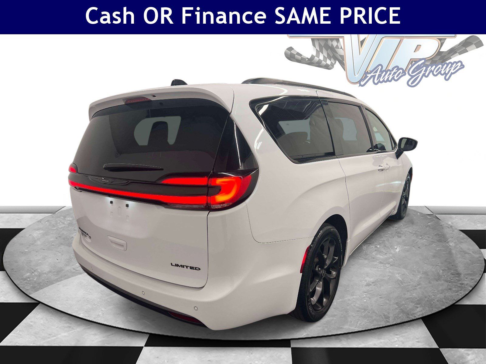 Certified 2025 Chrysler Pacifica Limited FWD image 6