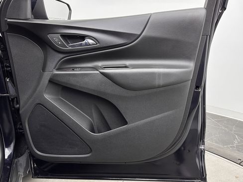 Used 2021 Chevrolet Equinox LT image 32