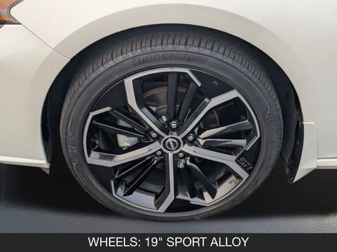 Used 2023 Nissan Altima 2.5 SR w/ SR Premium Package image 11