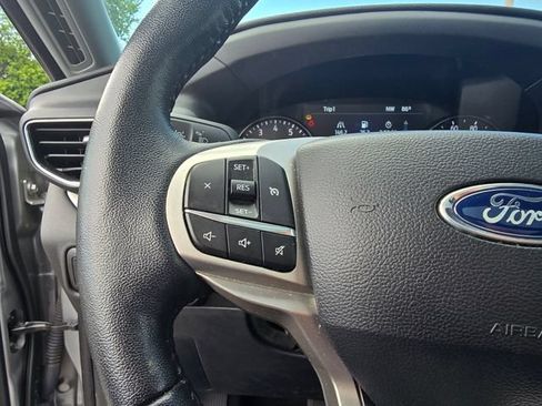 Used 2024 Ford Explorer XLT w/ Equipment Group 202A AWD/4WD image 31