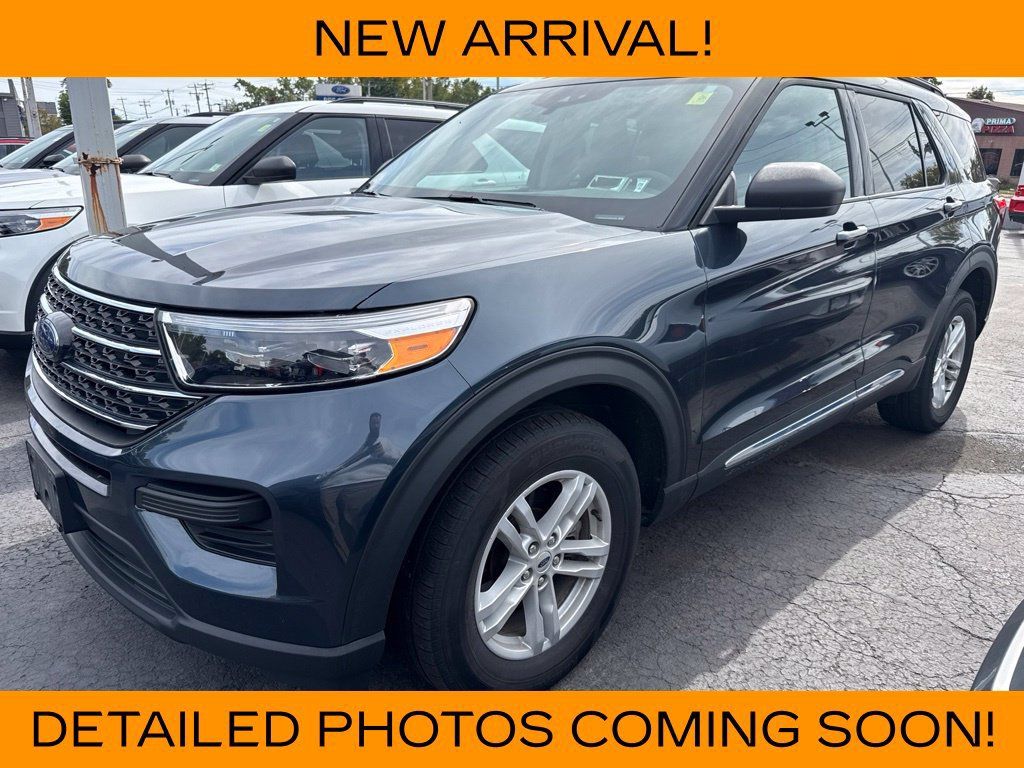 Used 2023 Ford Explorer XLT AWD/4WD image 2