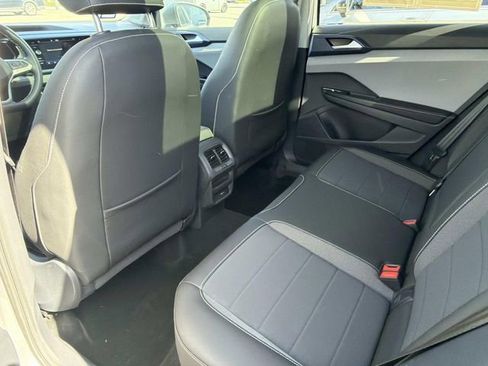 Certified 2024 Volkswagen Taos SE w/ Panoramic Sunroof Package FWD image 17