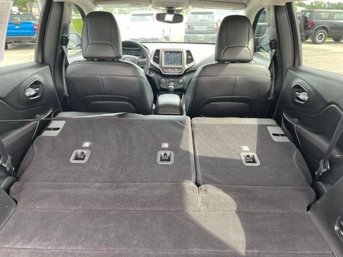 Used 2021 Jeep Cherokee Trailhawk w/ Technology Group AWD/4WD image 59