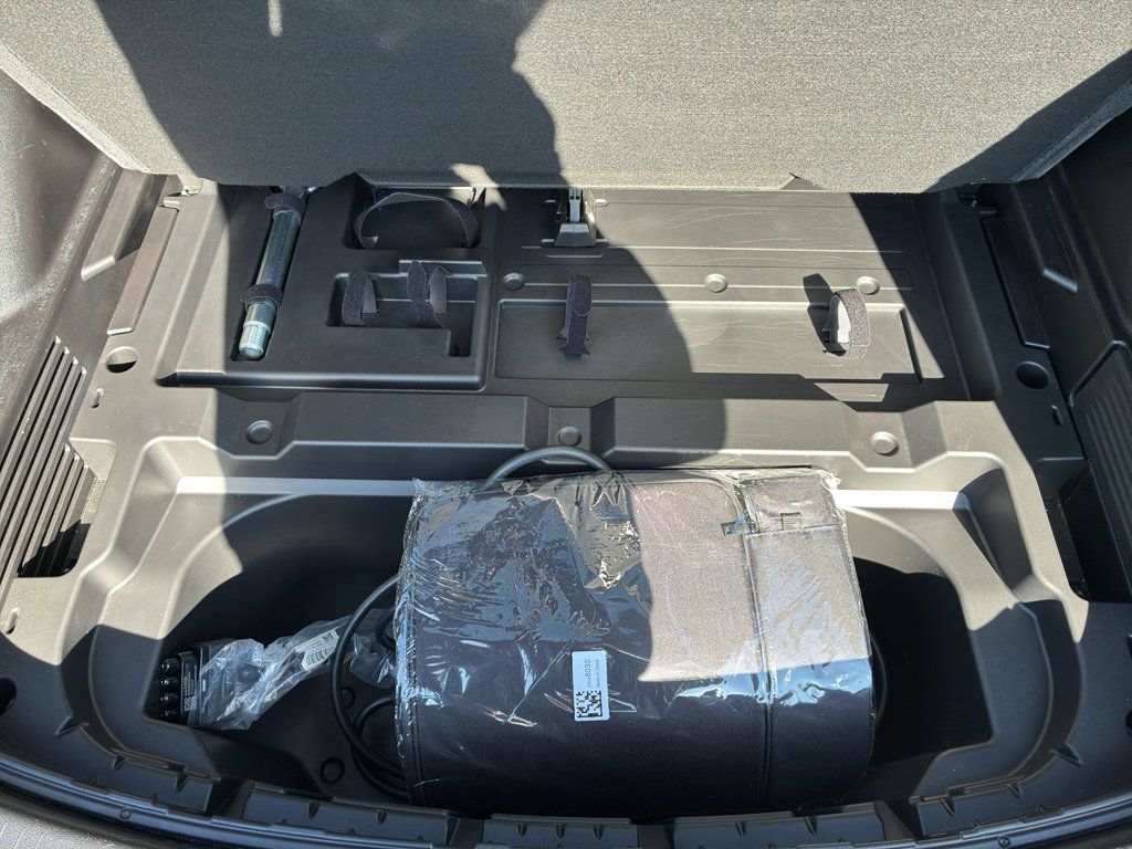 Used 2024 Chevrolet Equinox EV RS FWD image 45