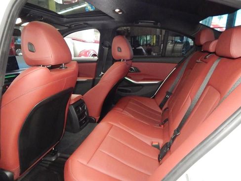 Used 2025 BMW 330i xDrive Sedan w/ M Sport Package image 31