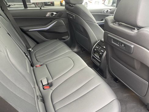 Used 2022 BMW X5 xDrive40i w/ Executive Package image 16