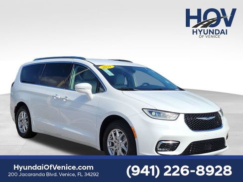 Used 2021 Chrysler Pacifica Touring-L image 1