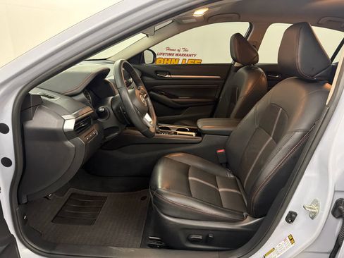 Used 2023 Nissan Altima 2.5 SR FWD image 13