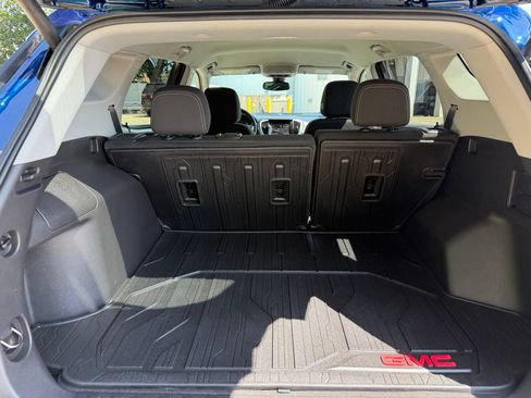 Used 2023 GMC Terrain SLE w/ Driver Convenience Package FWD image 17
