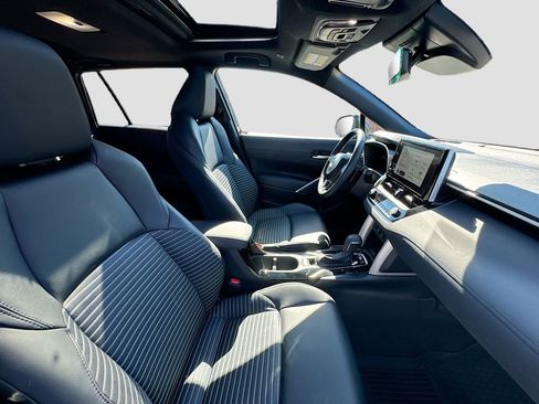 Used 2024 Toyota Corolla Cross AWD Hybrid w/ Convenience Package image 28