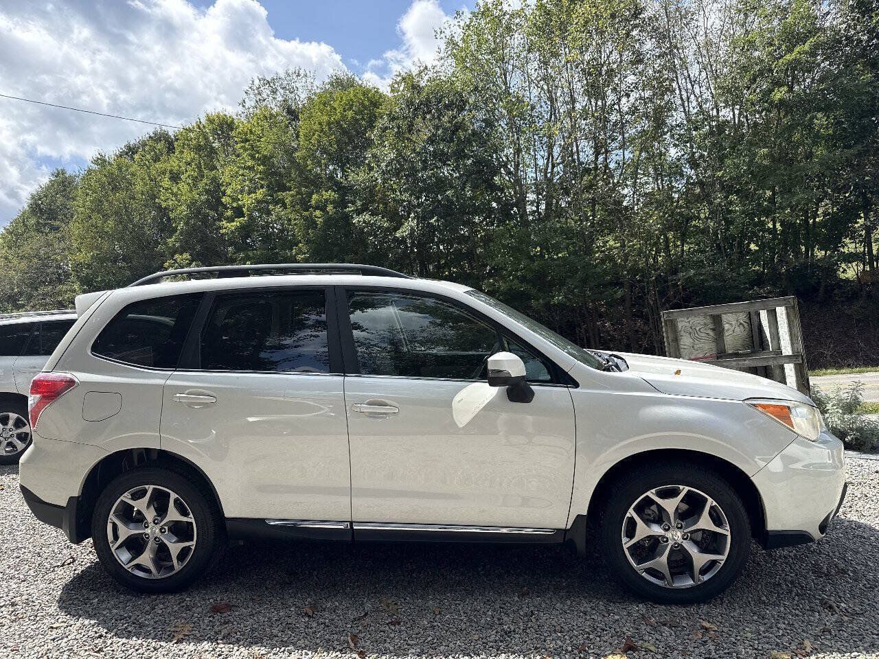 Used 2015 Subaru Forester 2.5i Touring w/ Eyesight & Navigation System AWD/4WD image 2