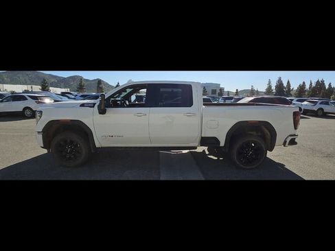 Used 2024 GMC Sierra 2500 AT4 w/ AT4 Preferred Package image 6