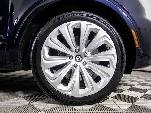 Used 2021 Bentley Bentayga image 51