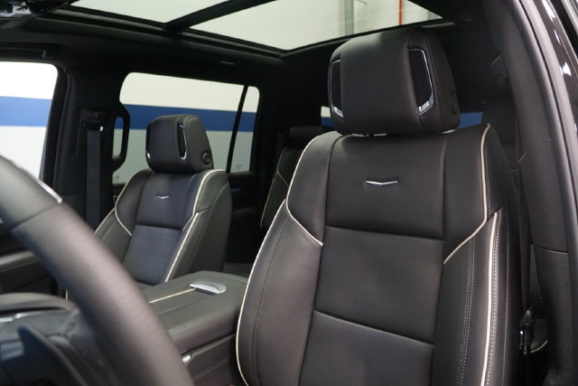 Used 2026 Cadillac Escalade ESV Luxury w/ LPO, Floor Liner Package AWD/4WD image 17