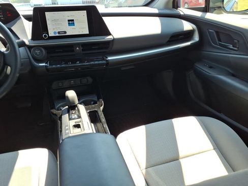 Used 2024 Toyota Prius LE FWD image 13