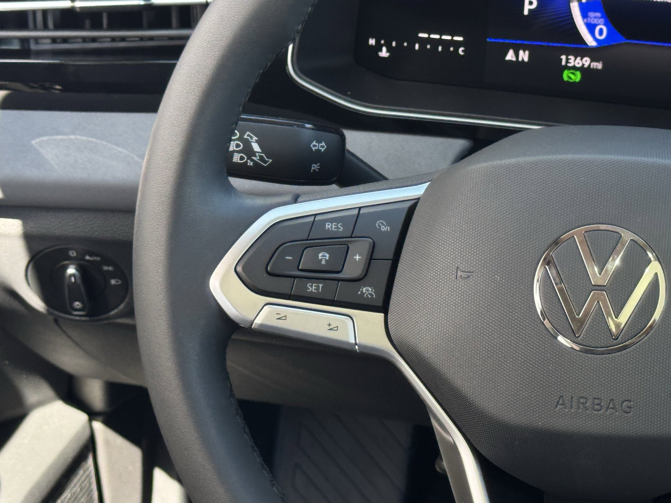 Used 2026 Volkswagen Jetta SE FWD image 14