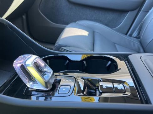 Certified 2025 Volvo XC40 B5 Plus image 36