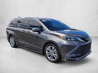 Used 2024 Toyota Sienna Platinum FWD video 3