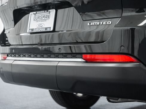 Used 2024 Jeep Grand Cherokee L Limited image 11