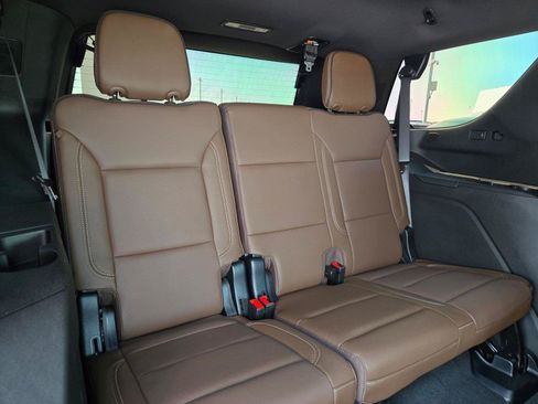 Used 2026 Chevrolet Tahoe High Country RWD image 30