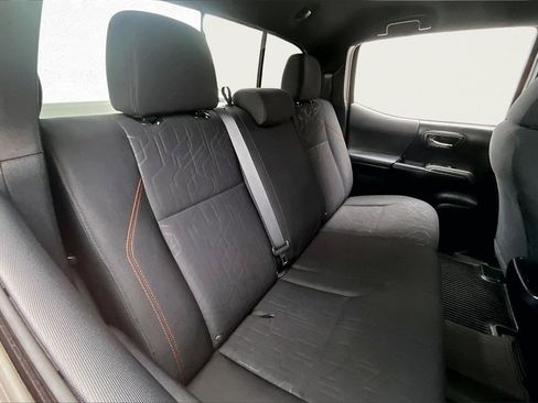 Used 2017 Toyota Tacoma TRD Off-Road image 24