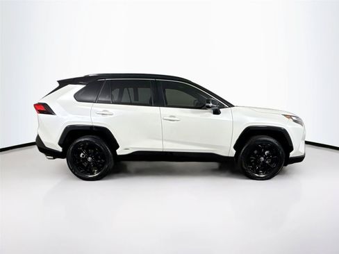 Used 2022 Toyota RAV4 XSE AWD/4WD image 10
