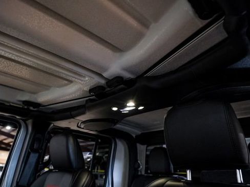 Used 2020 Jeep Gladiator Rubicon image 16