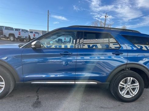 Used 2022 Ford Explorer XLT w/ Equipment Group 202A AWD/4WD image 5