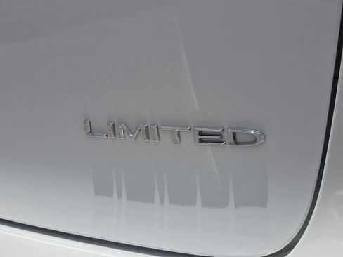 Certified 2026 Chrysler Pacifica Limited FWD image 11