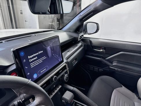 Certified 2025 Toyota Tacoma TRD Off-Road AWD/4WD image 6