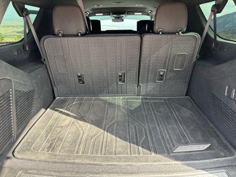 Used 2023 Chevrolet Suburban RST w/ Luxury Package image 14