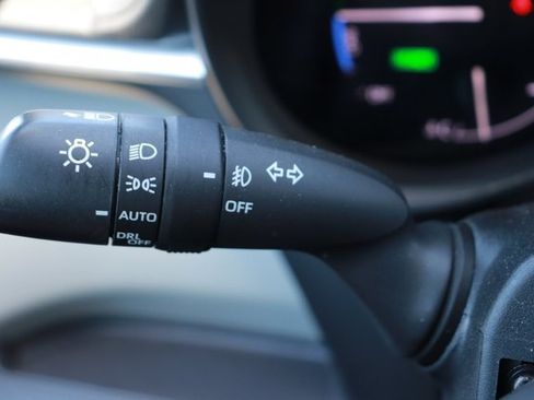 Used 2023 Toyota Sienna XLE FWD image 22