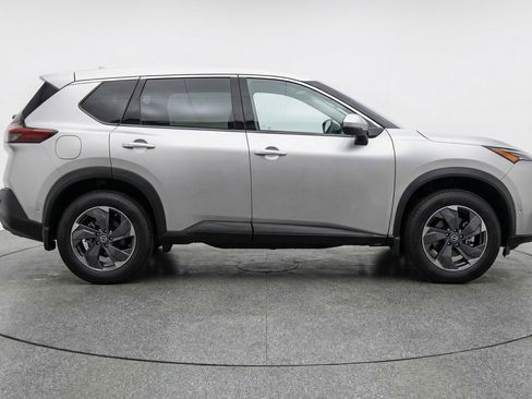 Used 2025 Nissan Rogue SV FWD image 11