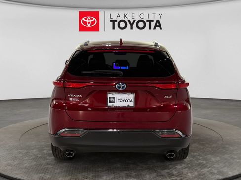 Used 2023 Toyota Venza XLE AWD/4WD image 7