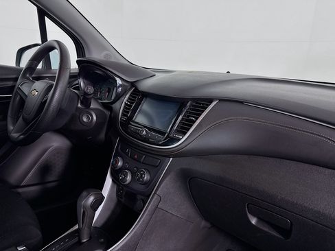Used 2017 Chevrolet Trax LS FWD image 26