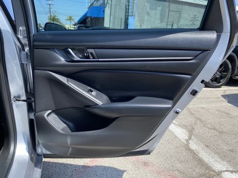 Used 2018 Honda Accord Sport image 19