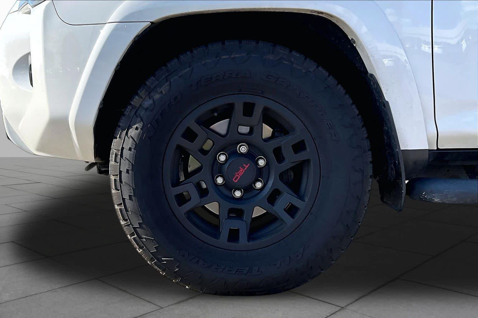 Used 2022 Toyota 4Runner SR5 Premium w/ Moonroof Package RWD image 10